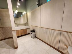 Lucky Plaza (D9), Retail #618127451